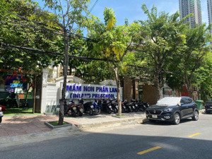 {biệt thự biển siêu hiếm} dt khủng 648m2 - vị trí đẹp mt dương đình nghệ - cách biển 200m - 130 tỷ!