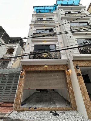 hiếm có trung tâm hai bà trưng - 7 tầng thang máy mặt tiền rộng ngõ thông 2 phố lớn