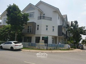 bán nhà biệt thự góc 2 mặt tiền vị trí đẹp, phú hữu, tp. thủ đức (quận 9 cũ)