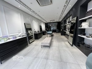 cho thuê nhà làm showroom lối đi riêng mt lý thường kiệt, p9, q tân bình. dt 6.5x14m. giá 45tr/th