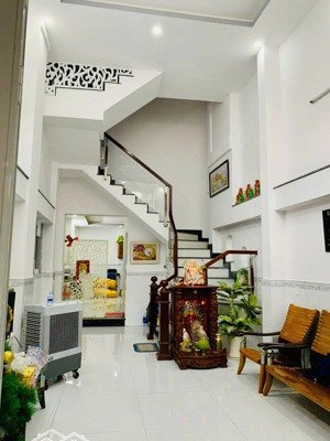 bán nhà mặt tiền phường tân thành, tân phú. dt: 4.35m x 16m (trệt 3 lầu). giá: 7,6 tỷ tl