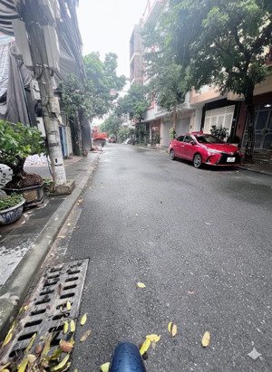 nhà đẹp long biên - phân lô- ô tô tránh - vỉa hè - có ô chờ thang máy