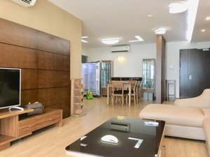 chính chủ bán căn 134m2- 2pn2vs ban công đông nam cực đẹp ở mandarin garden. đã có full nội thất