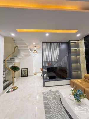 bán căn nhà 4 tầng, mặt tiền, ngang 8m, sau lưng mặt tiền 118 dũng sĩ thanh khê