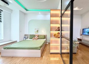 căn hộ mini 1pn cửa sổ lớn gần q1 , q3 , công viên hvt , sân bay tsn .