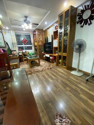 chính chủ bán căn 2 ngủ 63m2 ct6 hồng hà eco city đầy đủ nội thất, sẵn ở dc luôn