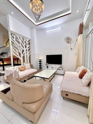 cho thuê nhà 1 trệt 3 lầu mặt tiền nguyễn thị minh khai nha trang