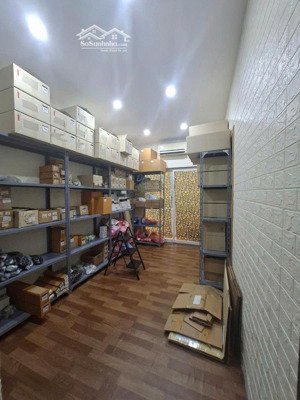 ngõ ô tô 5tạ lùi cửa, ngõ nông, vị trí đẹp, nhà cũ 3 tầng, thoáng trước thoáng sau