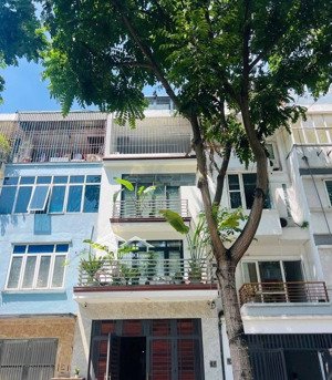 trung tâm phú thượng - nhà đẹp ở luôn - ngõ nông thông - dân xây tâm huyết - 2 mặt thoáng - dt 62m2