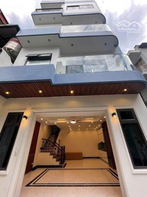 bán nhà gia quất,gần ngọc lâm,50m_mt5.2m,mới tinh,lô góc ,hai thoáng,9 tỷ