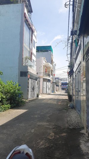 nhà 1 trệt 2 lầu , sân thượng, 4 phòng ngủ, 1 sẹc tỉnh lộ 43, vị trí dệp, tiện mở vpcty giá 4.9 tỷ