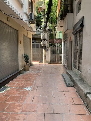 bán nhà phố dịch vọng, tt quận cầu giấy, vài bước ra phố, lô góc 2 thoáng. dt 62m2 x 4 tầng