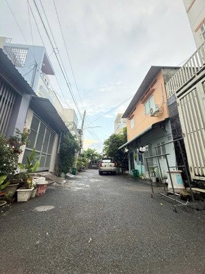 bán nhà phong phú, bình chánh, 4 tầng 4x14m, kdc hiện hữu, xe hơi đậu cửa giá 5 tỷ