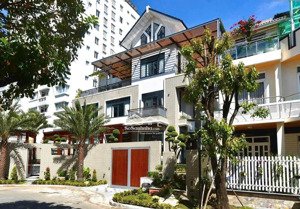 biệt thự cho thuê siêu vip nam thông 2, phú mỹ hưng, quận 7, 6pn,hồ bơi, sân vườn, thang máy.