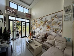 nhà đẹp tứ hiệp 10.x tỷ, vị trí trung tâm thanh trì. đường ô tô tránh nhau, dt 38m2