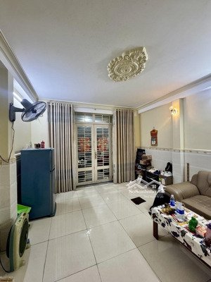 nhà 2 tầng - 4 pn - hẻm xe hơi tận nhà.
- chính chủ ở lâu năm - 85.6 m2 - ngang 4m chuẩn