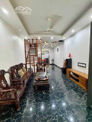 bán nhà sát phố nam dư - thanh lân - ô tô đỗ cửa. diện tích 52,5m2