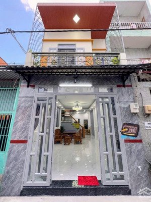 bán lỗ căn nhà dt 52m2, sổ sẵn hoàn công đầy đủ, đường rộng 4m, cách vòng xoay phú lâm 500m