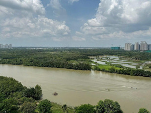 đáo hạn ngân hàng cần bán rẻ căn panorama ban công phòng khách view sông. lh 