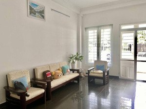 nhà ông ích khiêm, quận 11 hẻm xe hơi. gần đầm sen, nhà 2 lầu đẹp, dt: 45m2. bao ra sổ