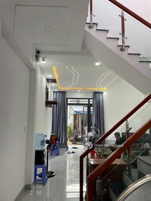 bán nhà mã lò , dt: 4m x 15m, đúc 1 trệt 1 lầu , 2 pn , 2 wc, giá:5,3 tỷ tl. khu dân trí.