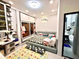 thiết kế châu âu đường 5.5m nguyễn duy dương-q10. giá 4tỷ430. đang cho thuê 23tr. gần vạn hạnh mall