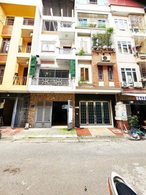 cho thuê nhà liền kề kđt văn quán, hà đông. dt 80m2, 4,5 tầng, mt 4,5m, nhà mới đẹp, giá 22tr/th