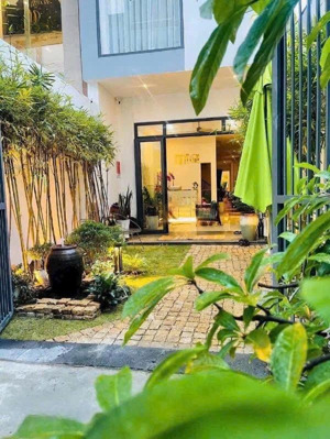 cần bán nhà hẻm 10m đường hùng vương, lộc thọ, nha trang gần biển.