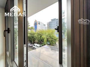 trống lại 1 phòng ngủ full nội thất - cửa sổ view đẹp - vị trí ngay đảo kim cương