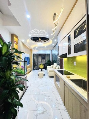 bán nhà 5 tầng, 5m ra phố thanh nhàn