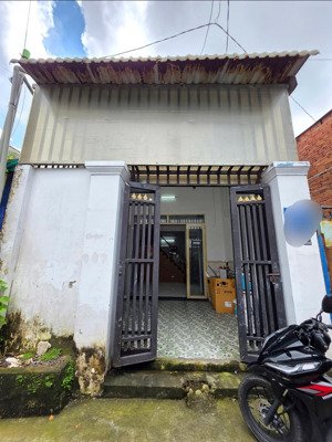 2.95 tỷ/ bán nhà cấp 4 gác lửng gần trung tâm y tế dĩ an p. tân đông hiệp tp. dĩ an. gần ql1k