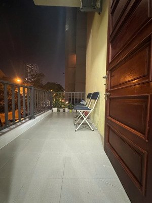 bán sàn văn phòng toà d2 giảng võ, dt 304m2, giá 80tr/m2. tell 