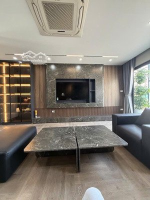 siêu phẩm 7 tầng thang máy-gara ô tô 7 chỗ- full nội thất xịn- phố nguyễn lam, phúc đồng