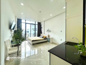 cho thuê căn hộ ban công 35m2 ngay phú nhuận, có thang máy, hầm xe, gần khu phan xích long