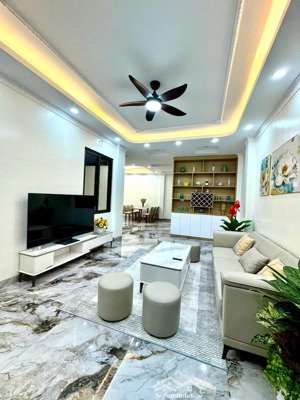 siêu phẩm - ngọc lâm - long biên - nhà đẹp - ngõ rộng đẹp - sát phố - 10m ra ôtô đỗ tránh