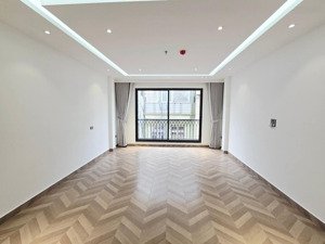 cơ hội hiếm. phân lô tô hiệu. 108m2. mặt tiền 7.5m. vỉa hè. kinh doanh đầu tư hoàn hảo. 40tỷ