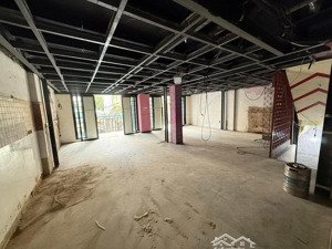 chính chủ cho thuê nhà trung tâm q1 đông du siêu đẹp.