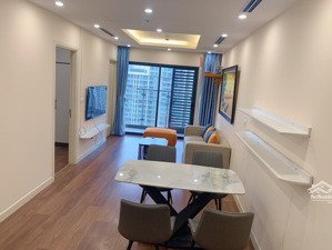 nổi bật ! cho thuê center point 27 lê văn lương. dt 60m2, 2 phòng ngủ 1wc. full đồ. chỉ 13,5tr/th