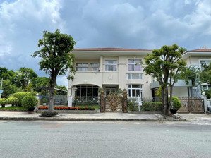 cho thuê biệt thự đơn lập có hồ bơi , phú mỹ hưng - q7 lh 