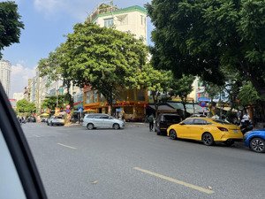 building 9 tầng thang máy hiện đại trung hoà cầu giấy- cho cty thuê giá cao.