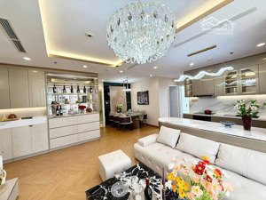 bán căn 3 phòng ngủ tầng thấp thông thoáng, hướng mát