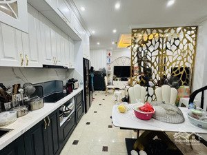 hoàng hoa thám-ngoc hà- ba đình - ôtô đỗ cổng - cách mặt ngõ ôtô tránh 15 m