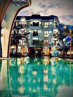 cần bán gấp 1 cặp căn đập thông classia gồm 1 căn góc và 1 căn liền kề, tổng diện tích 298m2, shr