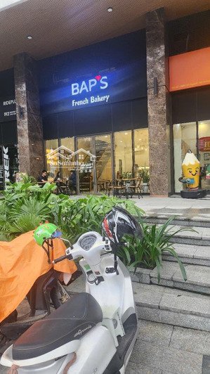 260m2 shop mặt tiền đường, đang có hđ thuê 114tr/tháng, 65 tỷ