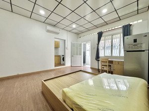 cho thuê căn hộ mới 100% 35m2 full nt, giặt riêng. ngã 4 phú nhuận, đường thích quảng đức