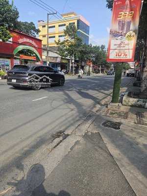 lô góc 2 mặt tiền đường lê văn tiên
diện tích: 171m2~thổ cư 105m2
ngang 7m dài 23m & nở hậu