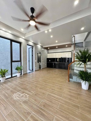 siêu phẩm nhà 3,5 tầng văn cao. trầm cá ô tô đỗ cửa