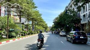 Bán lô góc mặt phố Lạc Long Quân, nhà mặt hướng ra Hồ Tây, DT 86m2, MT 8m