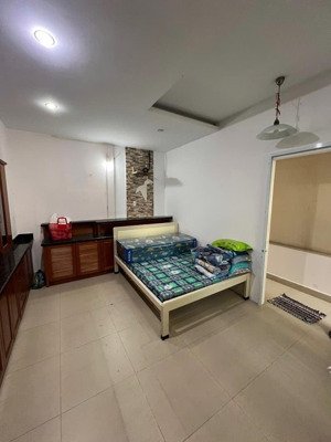 phòng đẹp giá rẻ mặt tiền đường phạm hùng gần cầu ông bé, rmit. full nội thất. giá chỉ 4,2tr/tháng