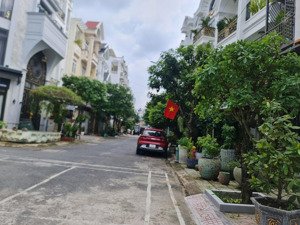 nhà mới 6 tầng có thang máy- khu nhà giàu - sát đường lớn trần thị năm